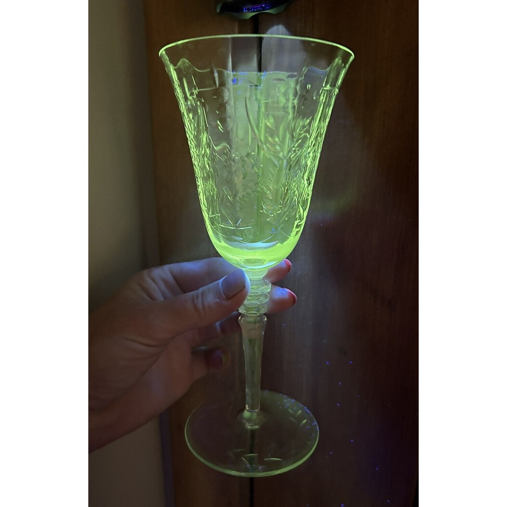 VTG SET OF 2 ROCK SHARPE CRYSTAL Footed Water Goblet 2010-12 UV Light Reactive
